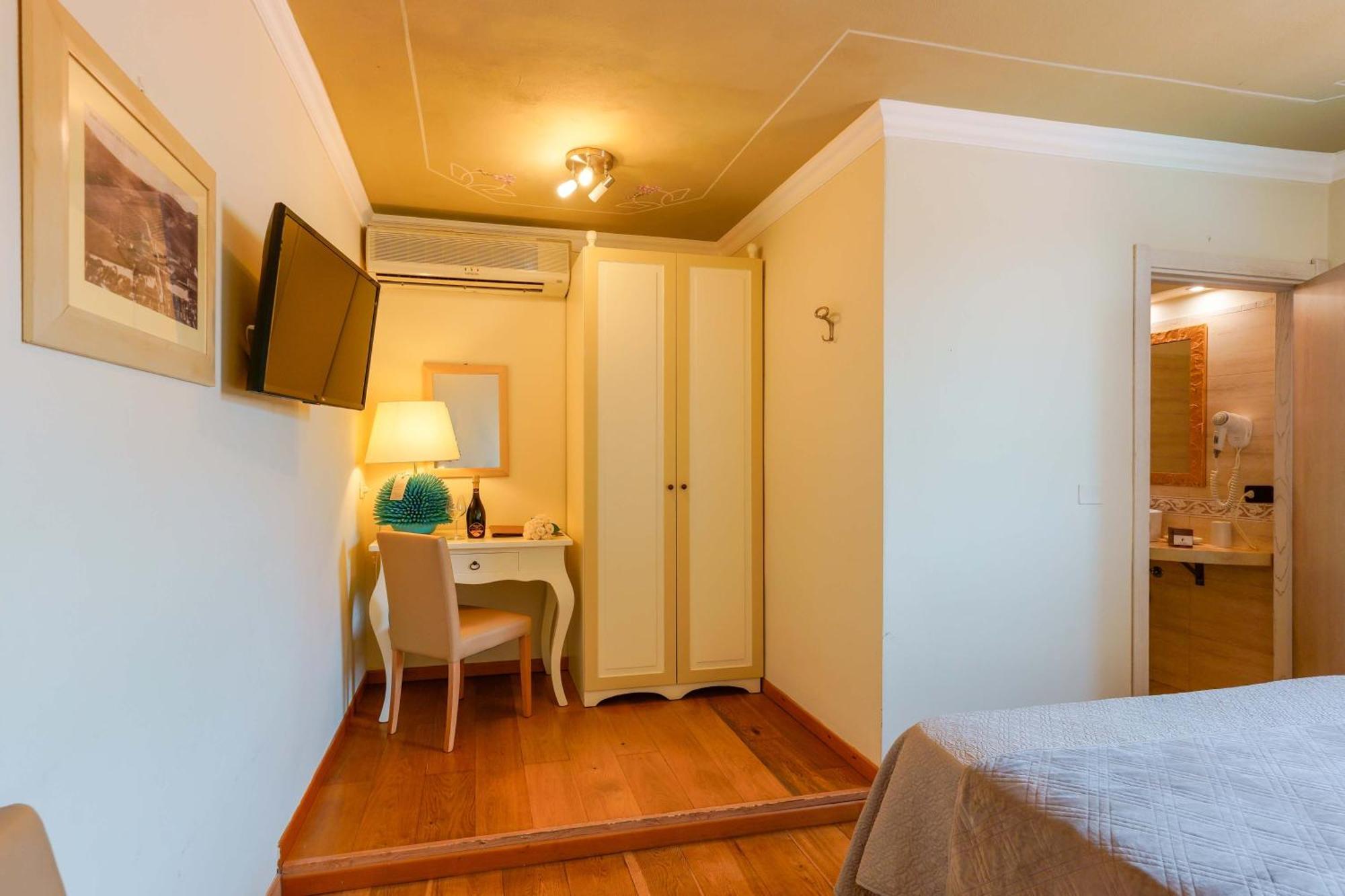 Hotel Palazzo Pischedda Bosa Zimmer foto